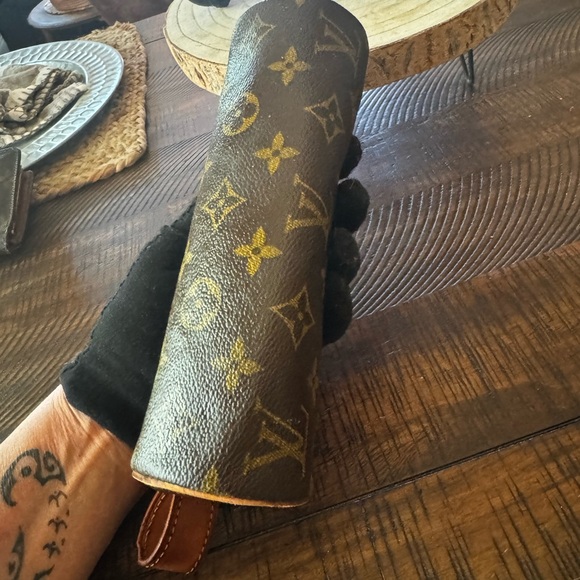 LOUIS VUITTON 
Monogram Trousse Ronde 20 Makeup Case - Picture 8 of 15